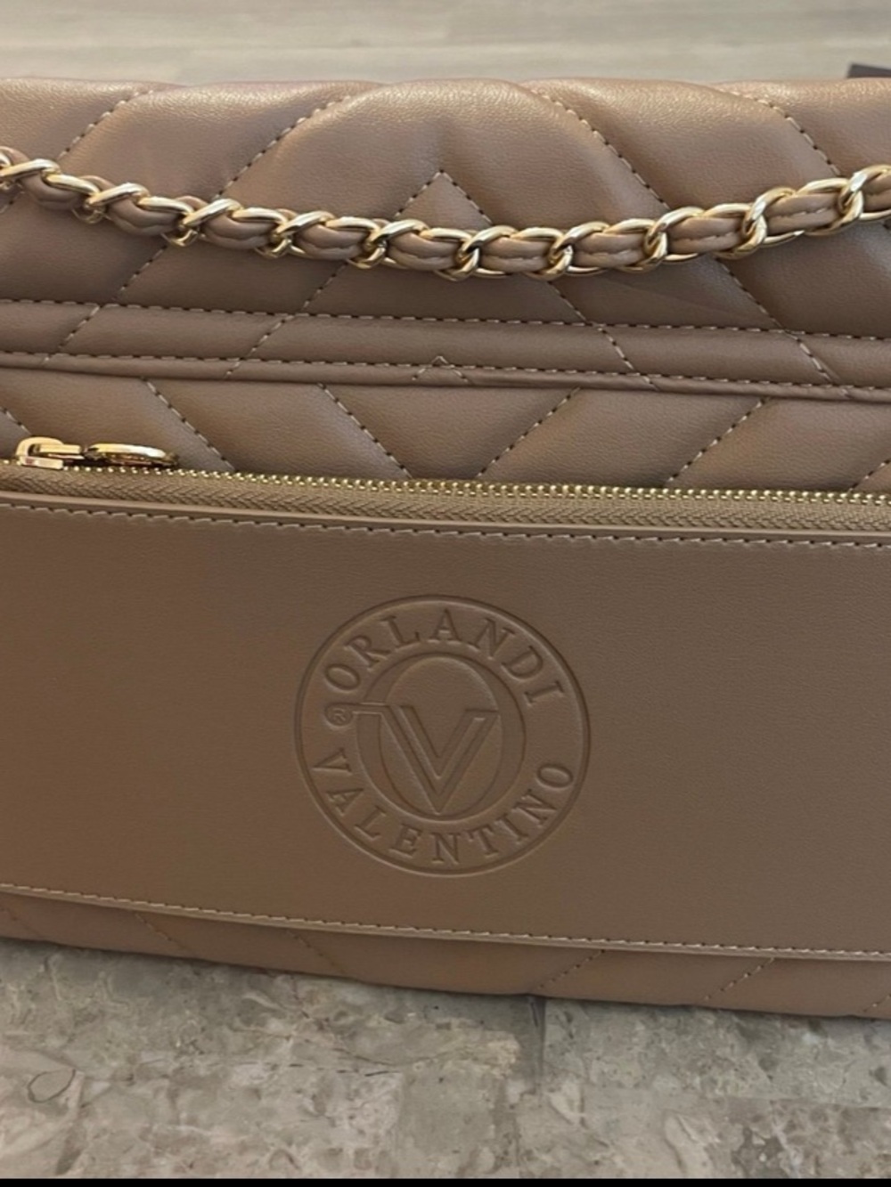 NEW Valentino gorgeous Cross Body Shoulder Bag with Gold Chain - 12” x 7” - Picture 2 of 5